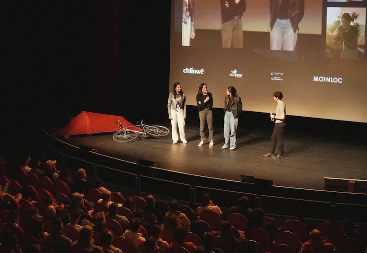 Photo de la Bourse du Travail pendant une conférence
